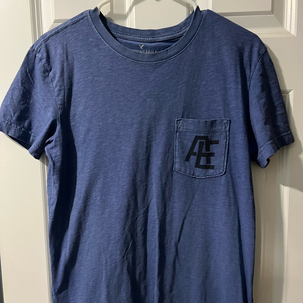 American Eagle Men’s Blue Pocket Tshirt, Small